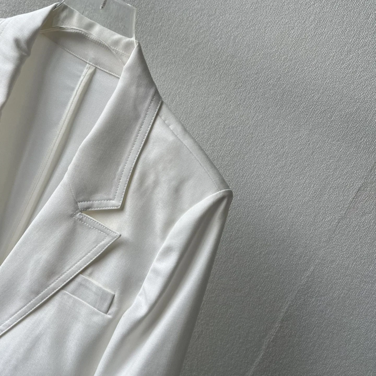 Giacca da donna elegante con maniche a tre quarti per pendolari alla moda estiva 2025