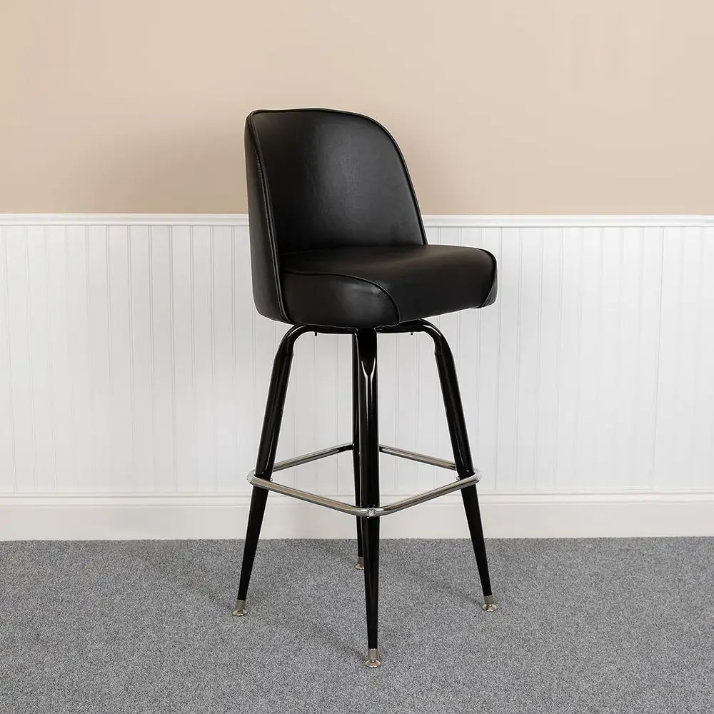 

Комплект из 2 поворотных металлических барных стульев с черными виниловыми сиденьями и подставками для ног