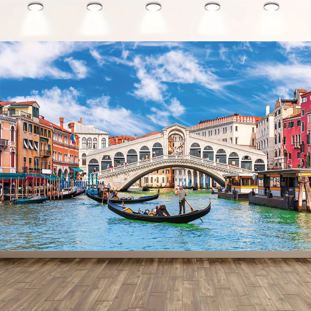 1 teleférico de estilo veneciano con temática italiana cerca del famoso puente Rialto en Venecia. Fotografía de decoración de fiestas italianas.