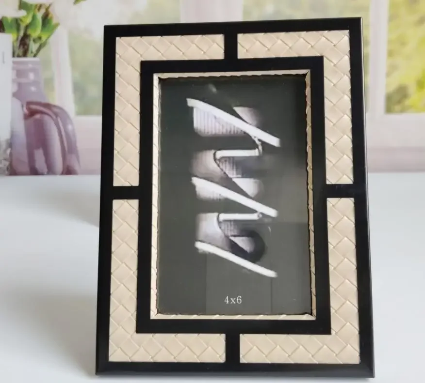 fashion 6/7 inches black metal picture frames trading card frame photo frame stand for home decoration