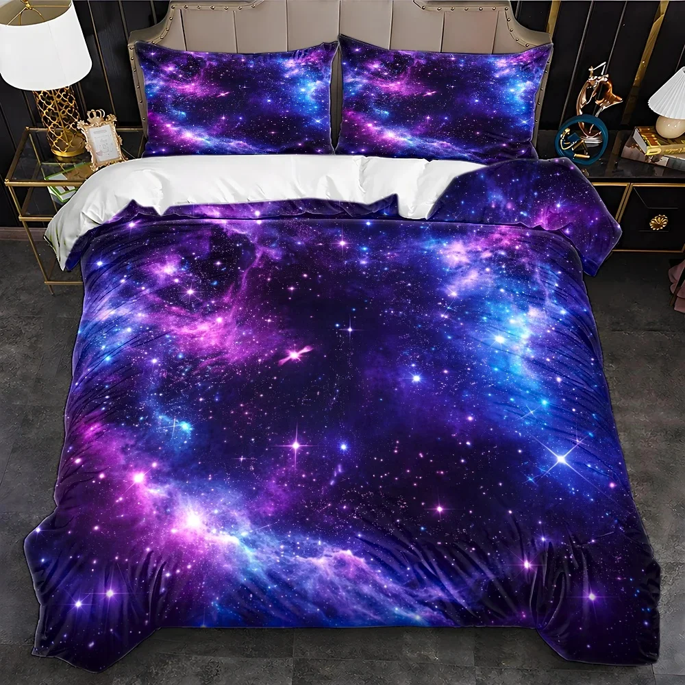3Pc Dreamy Nebula Print Quilt Cover Set, Cosmic Starry Sky Purple-Blue Gradient Bedding Set, 1 Quilt Cover and 2 Pillowcases, Soft and Skin-Friendly Bedding Set for All Seasons, Machine Washable and Fade-Resistant, Home Bedding Set with Invisible Zipper, Double Bed Cover, Large Quilt Cover Set Suitable for Large Double Beds, Universal Bedding Set for Student Dormitory Master Bedroom and Guest Room, Atmospheric Starry Night Pattern Bedding Set, Suitable for Rental
