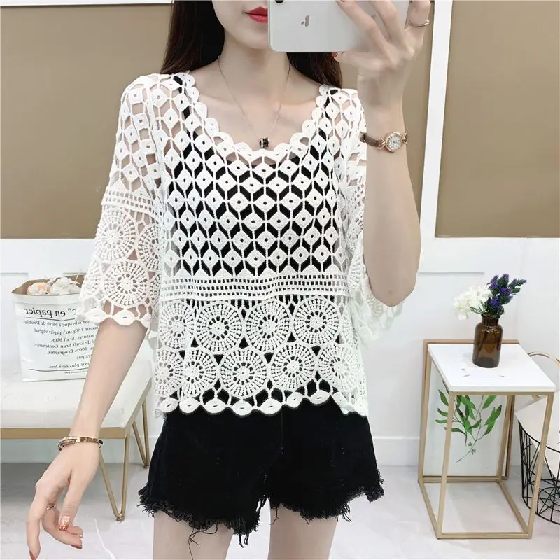 Hook flower hollowed out lace women\'s half sleeved shirt, top, loose and versatile cover up, sun protection shirt, beach shirt