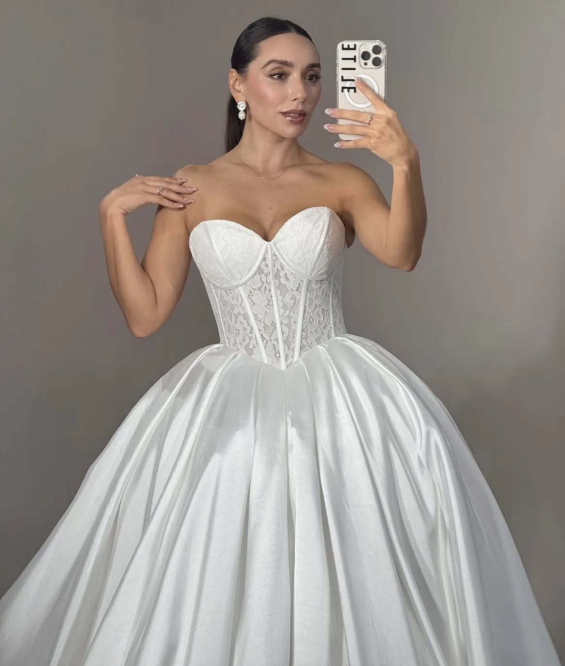 Lace Wedding Dresses Sweetheart Sleeveless High Quality Satin Wedding Dresses Lace Up Back Bridal Gowns vestido de noiva Fashion