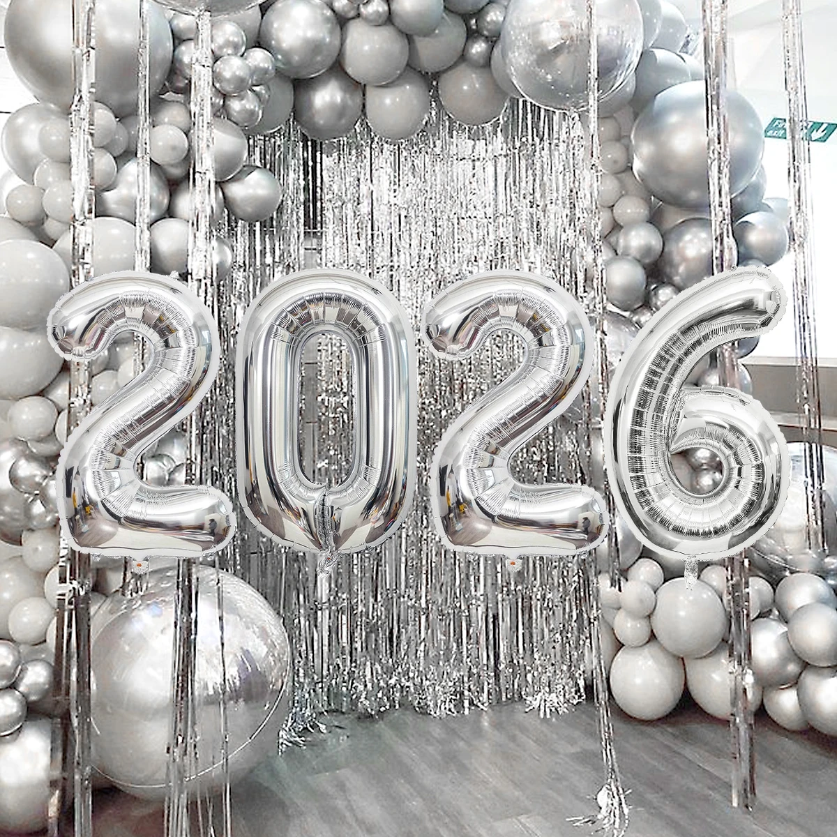 4 قطع بالونات فضية لعام 2026 للعام الجديد لتزيين حفلات أعياد الميلاد، وديكورات التخرج، وحفلات رأس السنة، وزينة السنة الجديدة