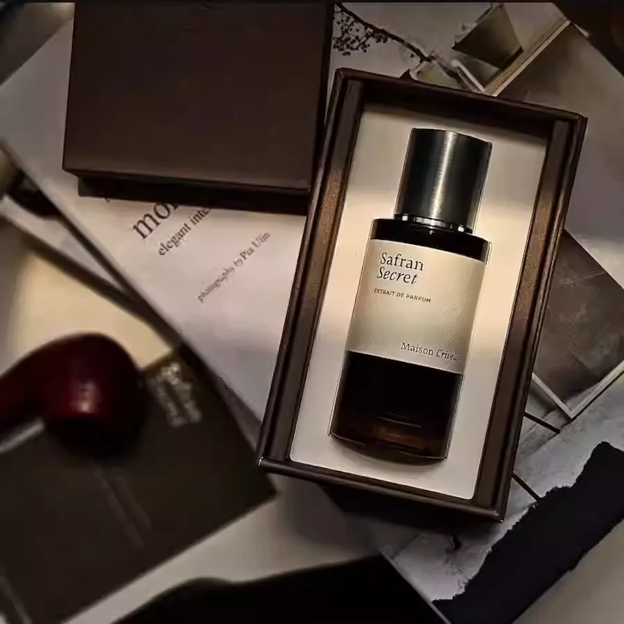 

Унисекс парфюмерная вода Oud Maracuja 100 мл, спрей, фруктово-древесный аромат для мужчин и женщин, с нотами маракуйи, шафрана и кожи.