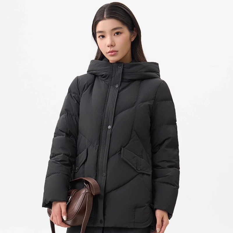 เสื้อแจ็คเก็ตขนเป็ดสั้นสำหรับผู้หญิง Chericom รุ่นใหม่ประจำฤดูใบไม้ร่วง-ฤดูหนาว 2025 มีฮู้ด เสื้อแจ็คเก็ตหนานุ่ม อุ่นสบาย ทรงตรงเรียบง่าย รุ่น Y309300Y