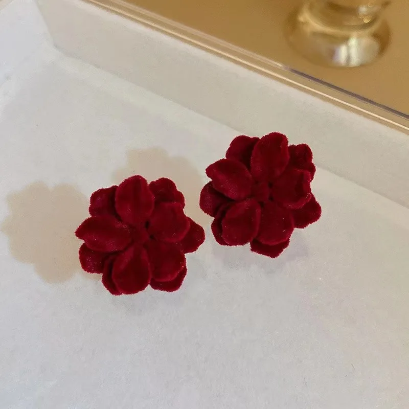 Fashionable Minimalist Women Earrings Vintage Wine Red Velvet Rose Earrings Elegant Jewelry Creative Daily Clothing Accessories