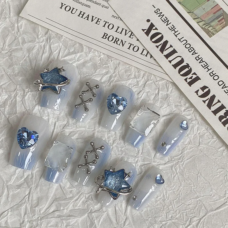 10 قطع من الصحافة الزرقاء الفاتحة الحالمية - على الأظافر مع النجمة والقلب والديكور السماوي - أظافر صناعية عصرية للنساء للاستخدام اليومي والجزء