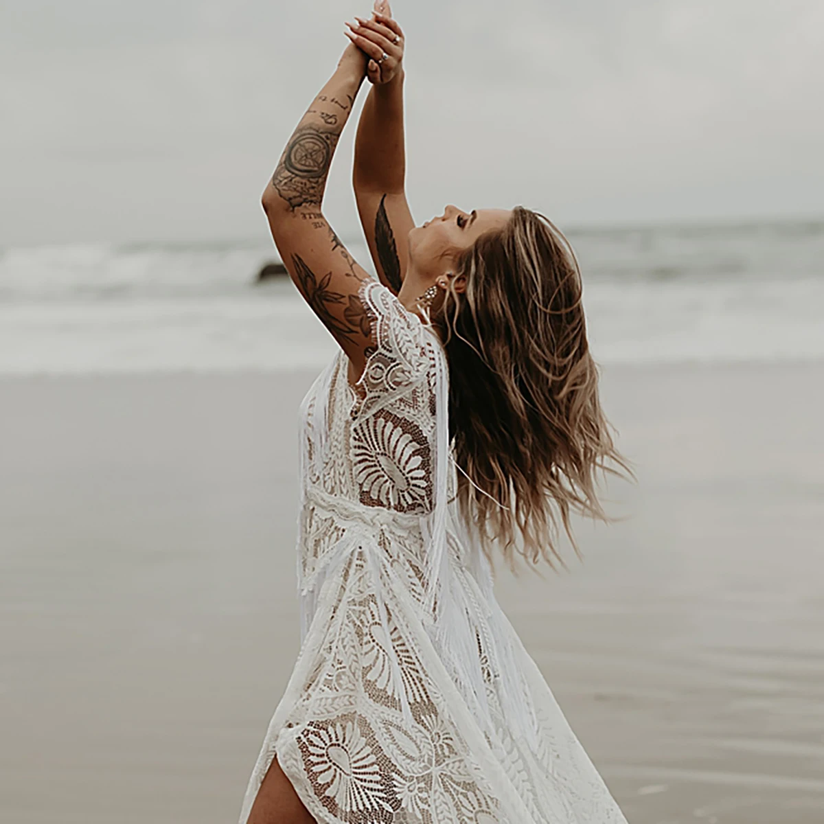 Boho franjas cílios renda vestido de casamento uma linha manga boné sem costas decote em v maternidade praia alta fenda vestido personalizado com borlas