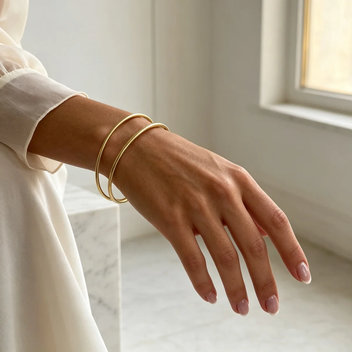 Einfache Edelstahl-Metall-Armreifen für Damen und Herren im Nischen-Stil mit geometrischen Spiralstreifen, offener Armreif-Schmuck. – Detail 11