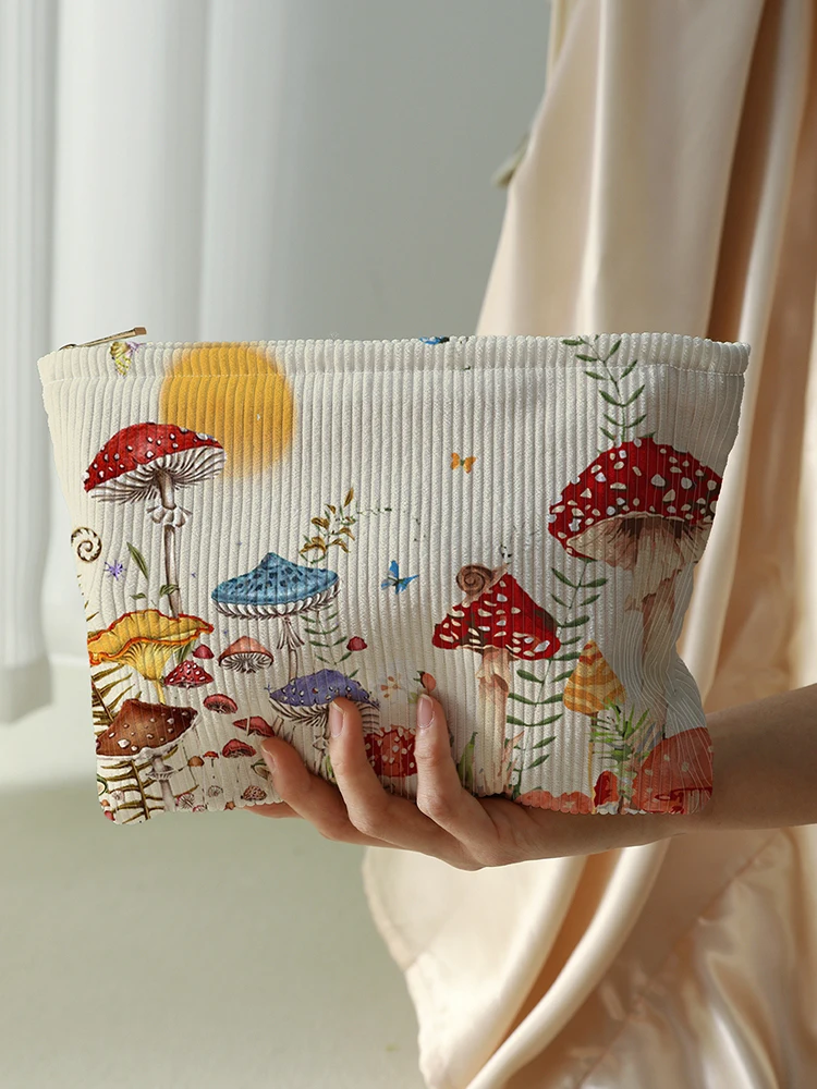 1 bolsa de maquillaje con estampado de mariposas y setas, bonito estilo de cuento de hadas, bolsa de almacenamiento multifuncional, bolsa de maquillaje de viaje