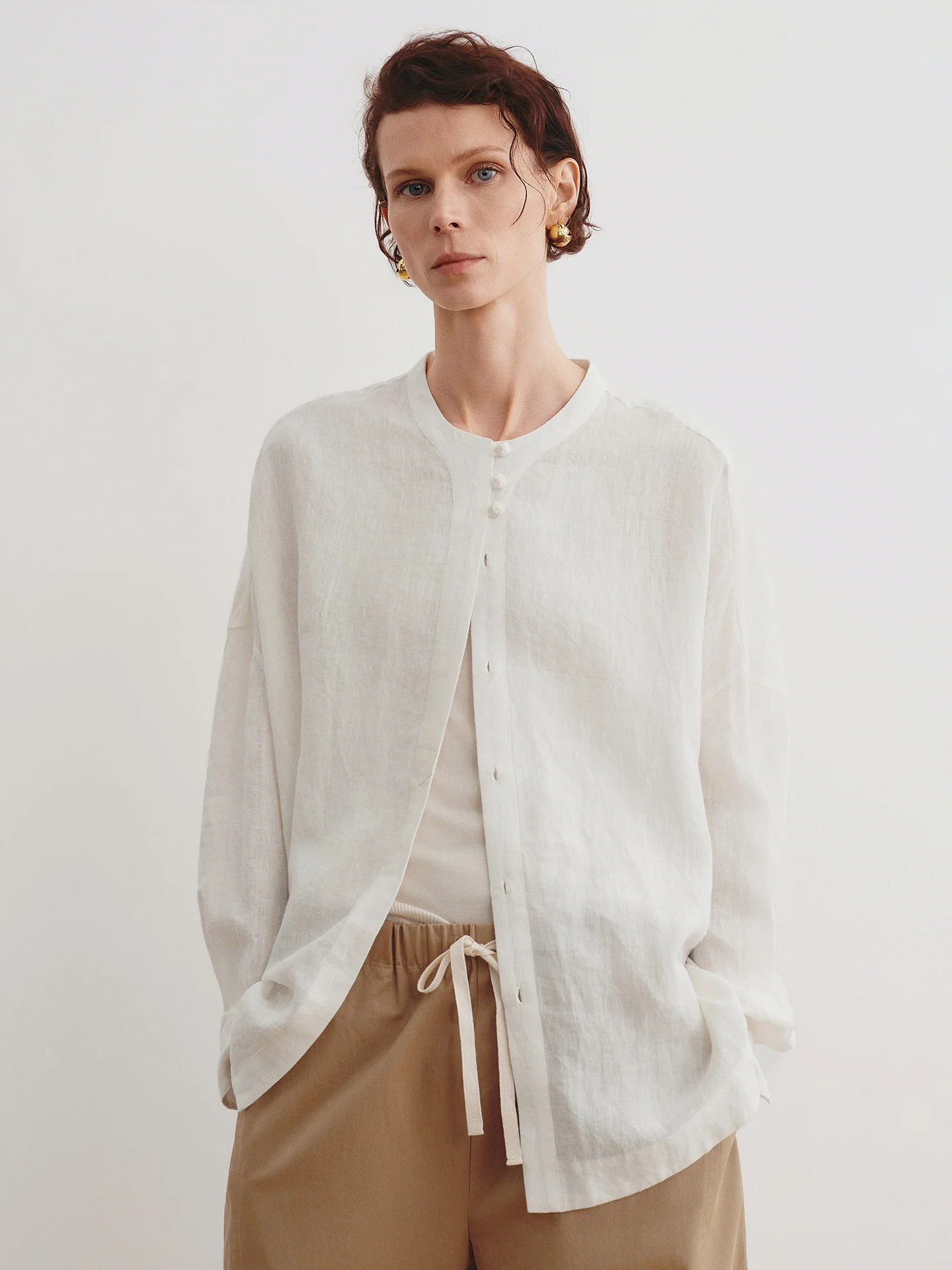 

Рубашка женская повседневная изо льна свободного кроя с круглым вырезом, натуральными складками и широким подолом, простой стиль, на пуговицах, для весеннего сезона