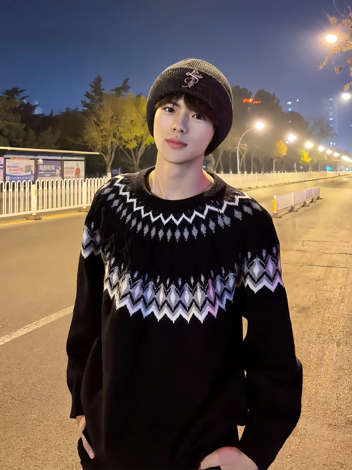 

Men's round Ne Knitted Sweater Floral Embroidery Island Sle Inner Wear Casual Comfortable mid Thi Winter Faion