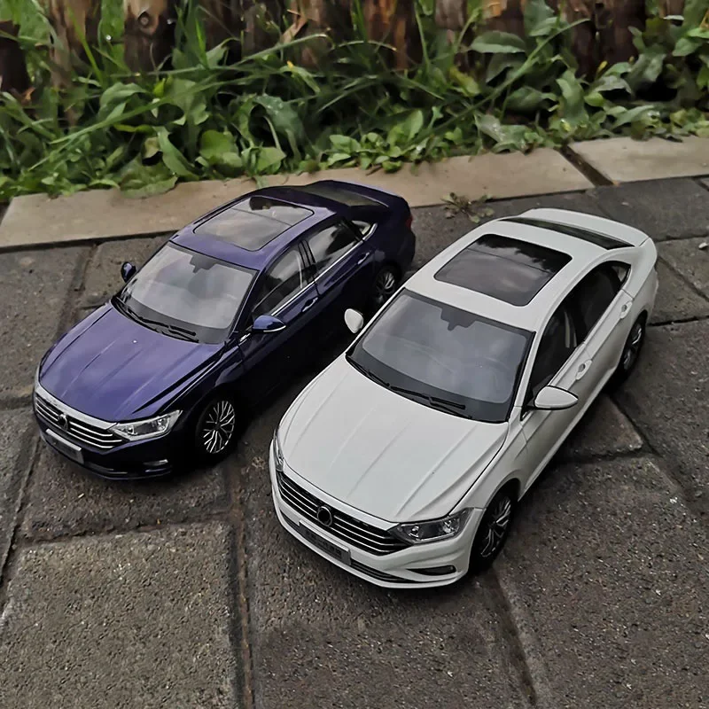 

1:18 Diecast New SAGITAR Alloy Model Car Metal Vehicle Simulation Collection Boy Gift Original Box