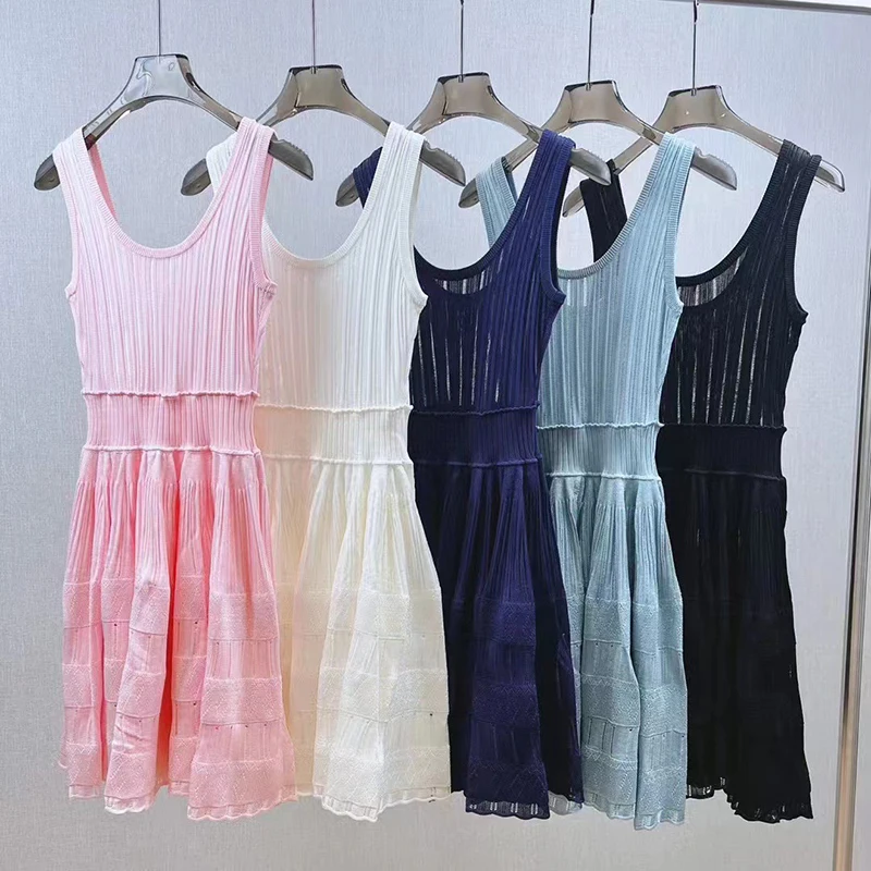 2025 verão francês recortado cintura franzida sem mangas vestido halter de malha, doce e elegante saia curta evasê