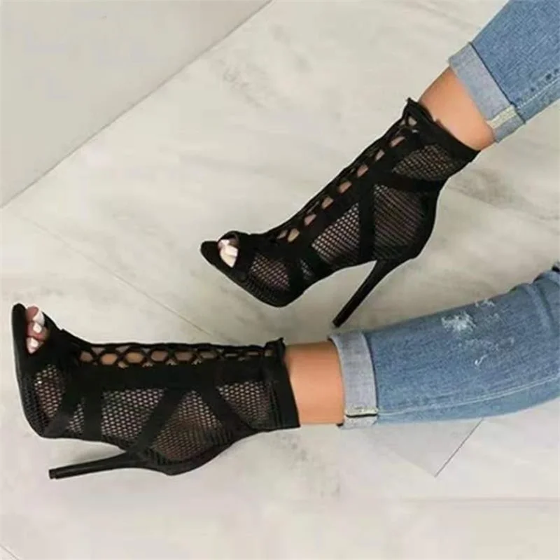 Nieuwe modeshow zwarte netto stof gekruiste riem sexy hoge hak sandalen vrouw schoenen pompen veterschoenen peep toe sandalen casual mesh