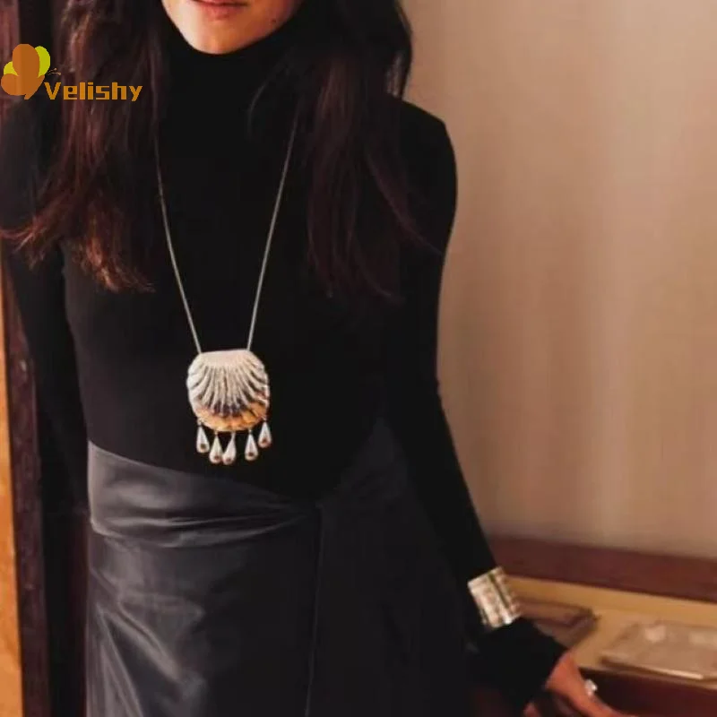 ヨーロッパアメリカンゴールドシルバーラージシェルタッセルペンダント高品質ネックレス女性ファッションジュエリートレンドパーティー