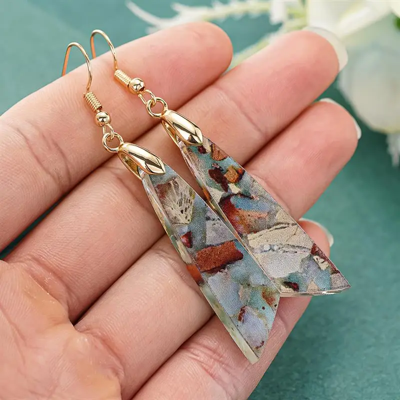 Huitan Bezaubernde Damen-Ohrhänger in Goldfarbe, luxuriöse, zarte Accessoires für Hochzeiten, besondere Metallschmuckstücke für Damen im Alltag