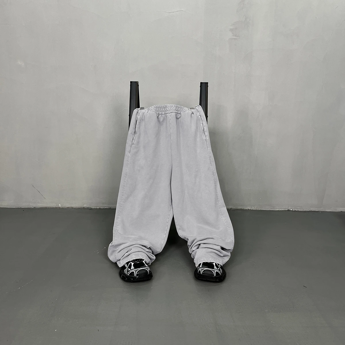 2025  Athletic Acid Black Vintage Baggy Sweatpants Men Stir Fried Snowflake Grinding Edge Splicing Cotton Distressed Sweat Pants