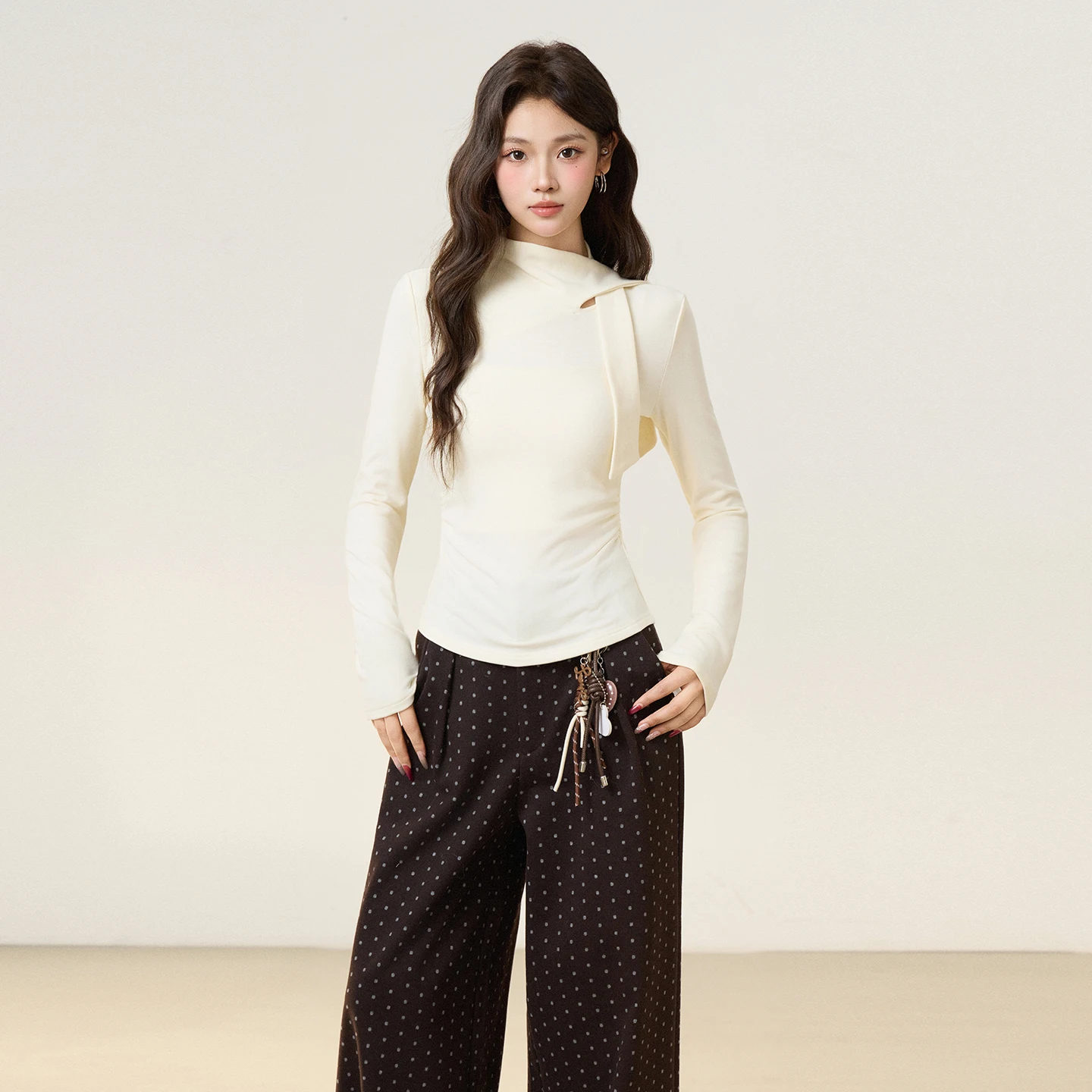 

Вязаный свитер с длинными рукавами и завязками для женщин осенью и зимой, приталенный крой и утягивающий, базовая рубашка с высоким воротником