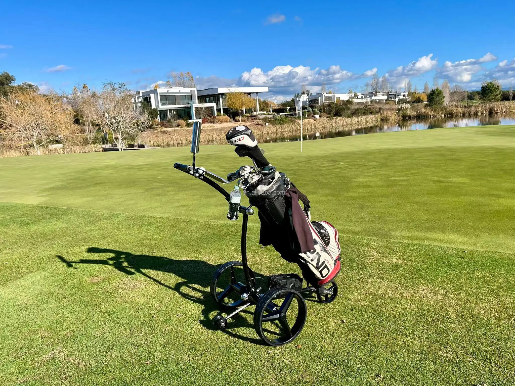 

Golf Trolley Electric with Battery 3K Carbon Frame Body 20KM Distance Range 30KG Max Loading