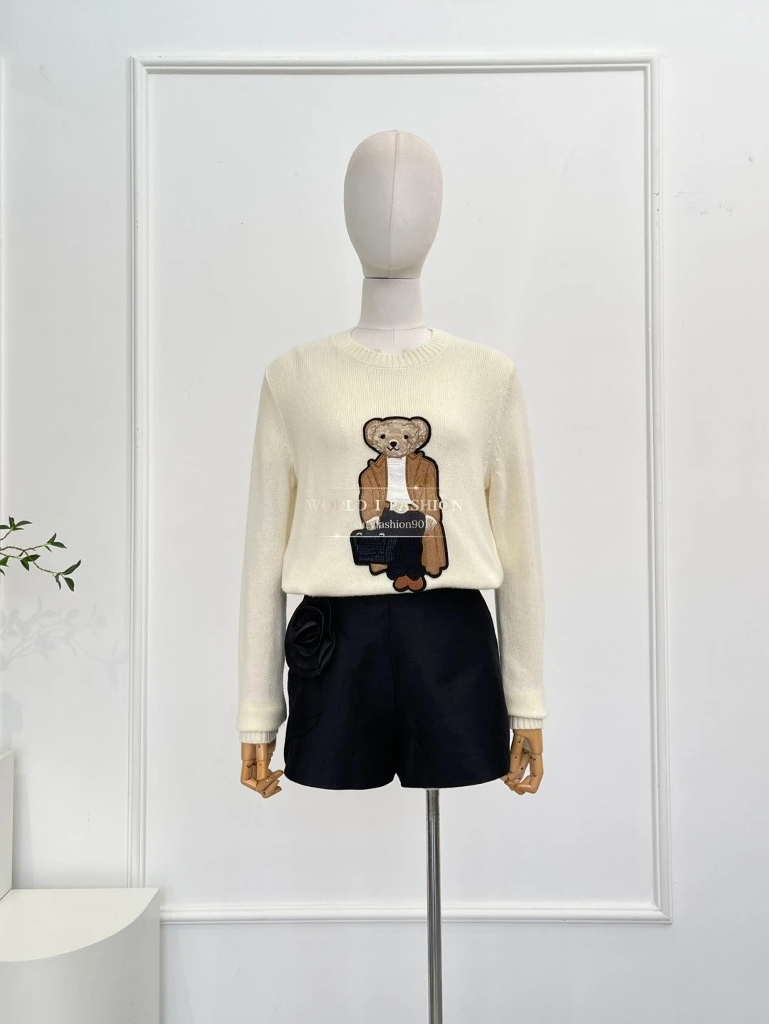 เสื้อสเวตเตอร์ถักแขนยาวปักลายหมีขาวแคชเมียร์คุณภาพสูง