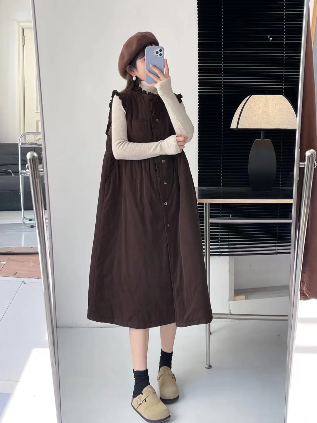 سترة قطنية مبطنة بنقشة مربعات مع أزرار أمامية وحواف دانتيل طويلة على شكل حرف A، تصميم حلو مضاد للشيخوخة للنساء الشابات