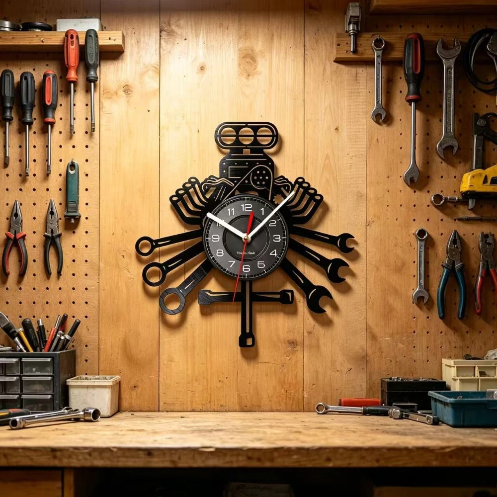 Tools In Engine Room Workshop - Mechaniczny Zegar Ścienny z Motywem Silnika