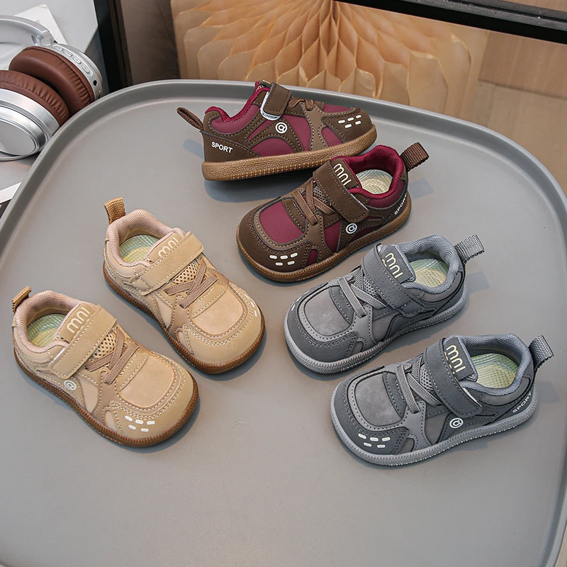 

Детские кроссовки 2025 года, летняя новая детская обувь, детская прогулочная обувь на мягкой подошве, милые повседневные кроссовки для девочек и мальчиков, дизайнерская обувь