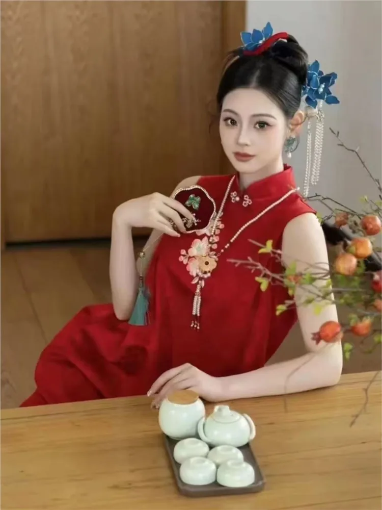 

Новая версия свадебного платья Cheongsam в китайском стиле с возвратом и элегантным утренком.