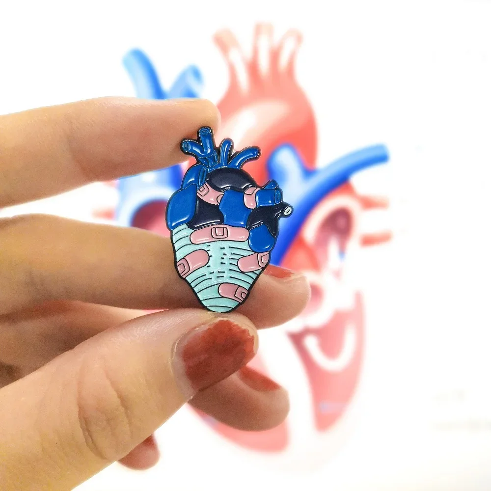 PIN de esmalte de corazón de dibujos animados, broches de corazón roto, gótico, Punk, insignias de solapa de anatomía médica, ropa, mochila, regalos de joyería