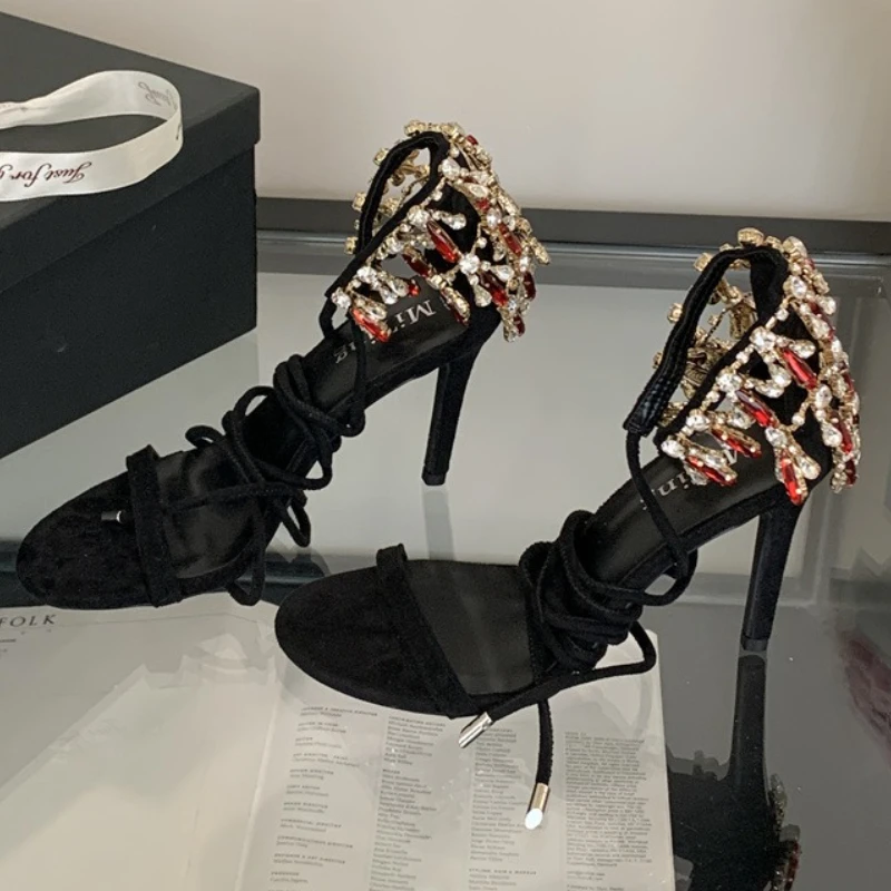 

Сексуальные женские модные сандалии на высоком каблуке со стразами и ремешком на высоком каблуке с бриллиантами, дизайнерская обувь для банкета и вечеринки, женская обувь Zapatos De Mujer