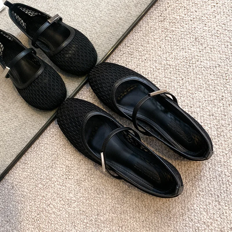 

2026 Summer Designer Cosy Mesh Heels Women Flat Shoes Fashion Round Toe Buckle Strap Casual Outdoor Dress Sandals