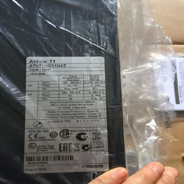 

1 шт. Atv71hd11n4z/Совершенно новый оригинальный точечный ПЛК