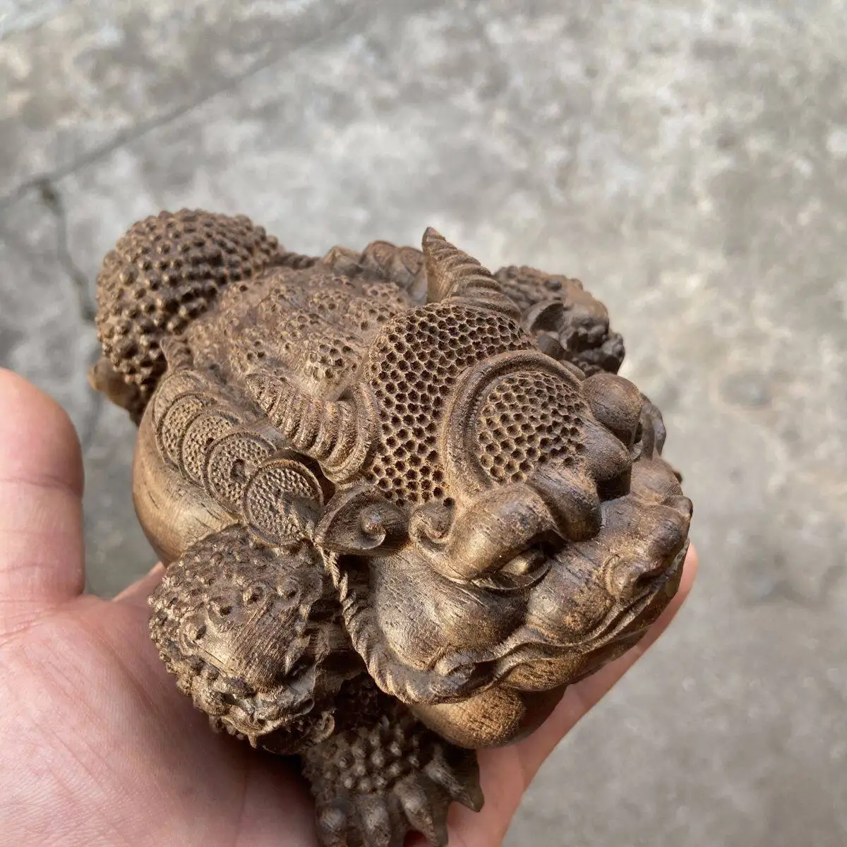 Retro wood carving Attracting wealth three legged cow horn golden toad statue decoration home office desktop decoration