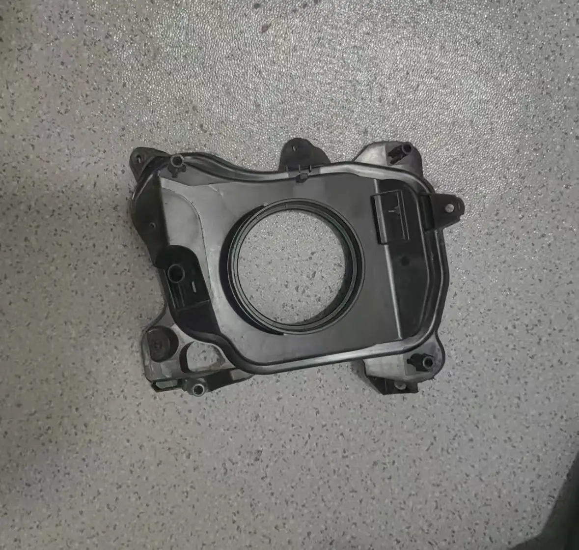 For Touareg 19-23 Headlamp Module Base Bracket Rear Cover Headlamp Sealed Dustproof Waterproof Rear Cover OE: 21363201 21363202