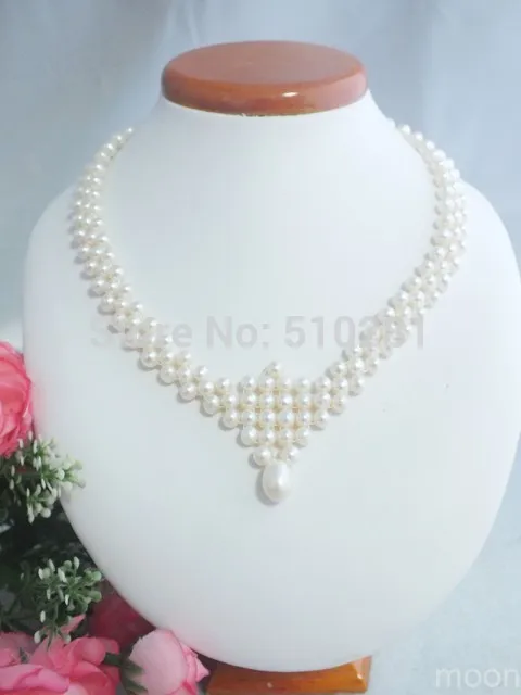 

Attractive white freshwater pearl necklace 19“