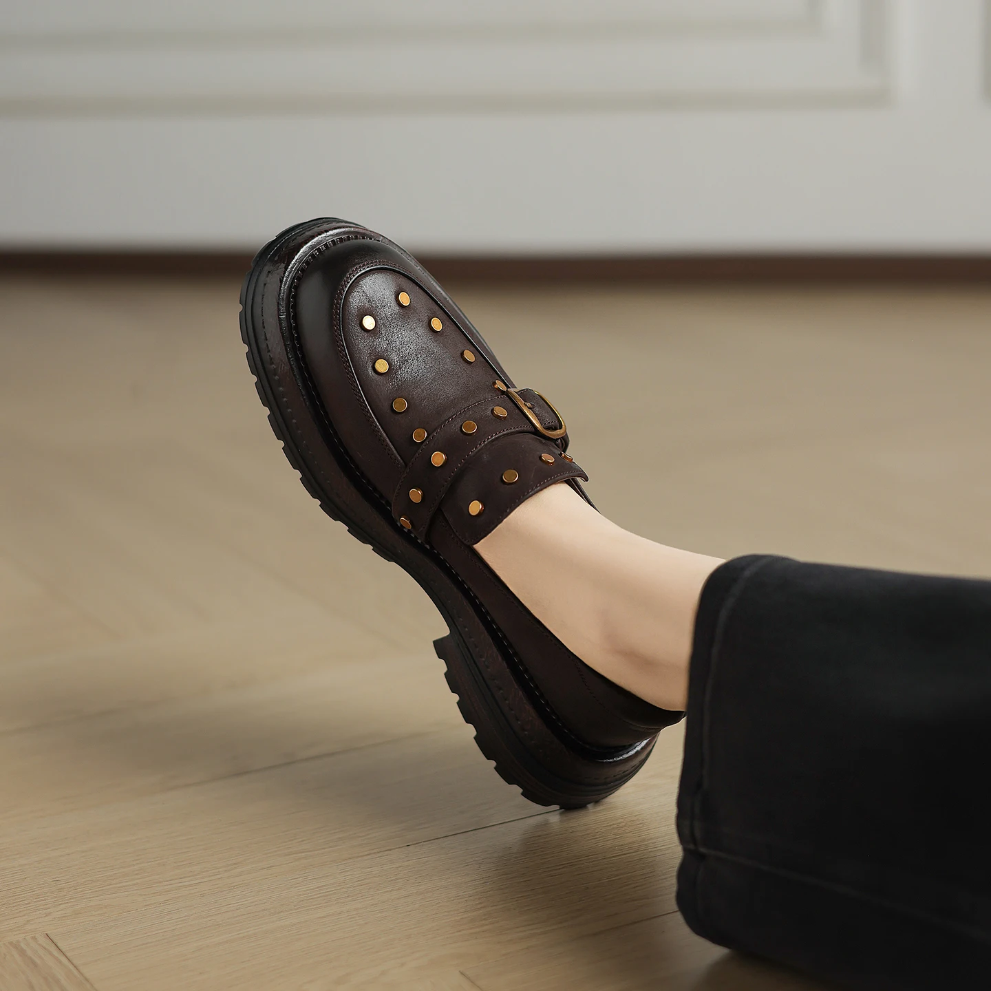 

Rivet Loafers Genuine Leather Metal Slip On Thick Heel Casual Loafers Round Toe Retro Women Casual Dressy Shoes,Classic Pumps