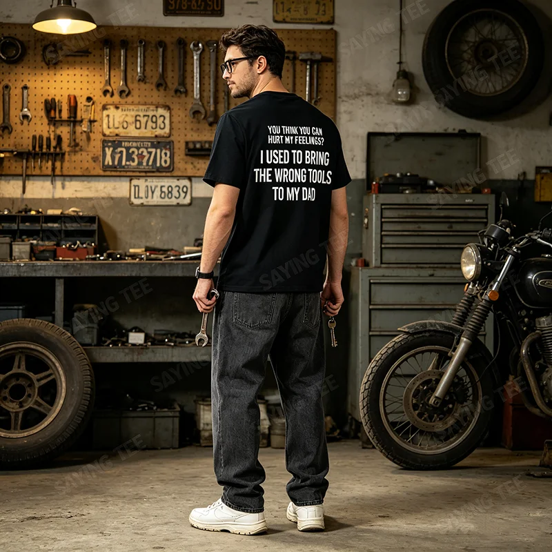 Du denkst, du kannst meine Gefühle verletzen? Ich habe einmal das falsche T-Shirt mit Y2K-Vater-Garage-Sarkasmus-Spruch getragen. Persönliches Baumwoll-Outfit. – Detail 3