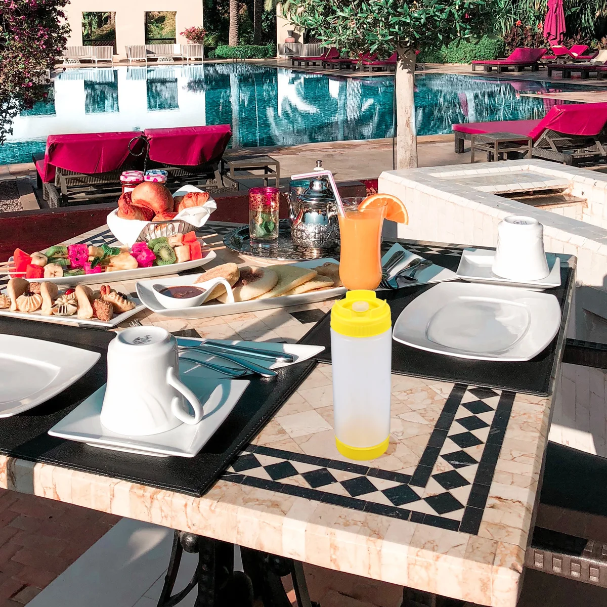 

Plastic Two-Headed Squeeze Bottle Clear Sauce Container Kitchen Condiment Dispenser Ketchup Jam Oil Control Bottle