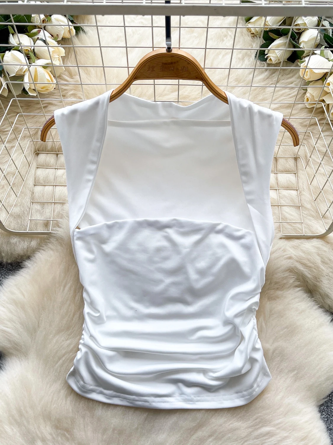 슬림핏 민소매 스퀘어 칼라 티셔츠 베스트 여성 여름 디자인 센세이션 바디 쉐이핑 탑 캐주얼 크리에이티브 패턴