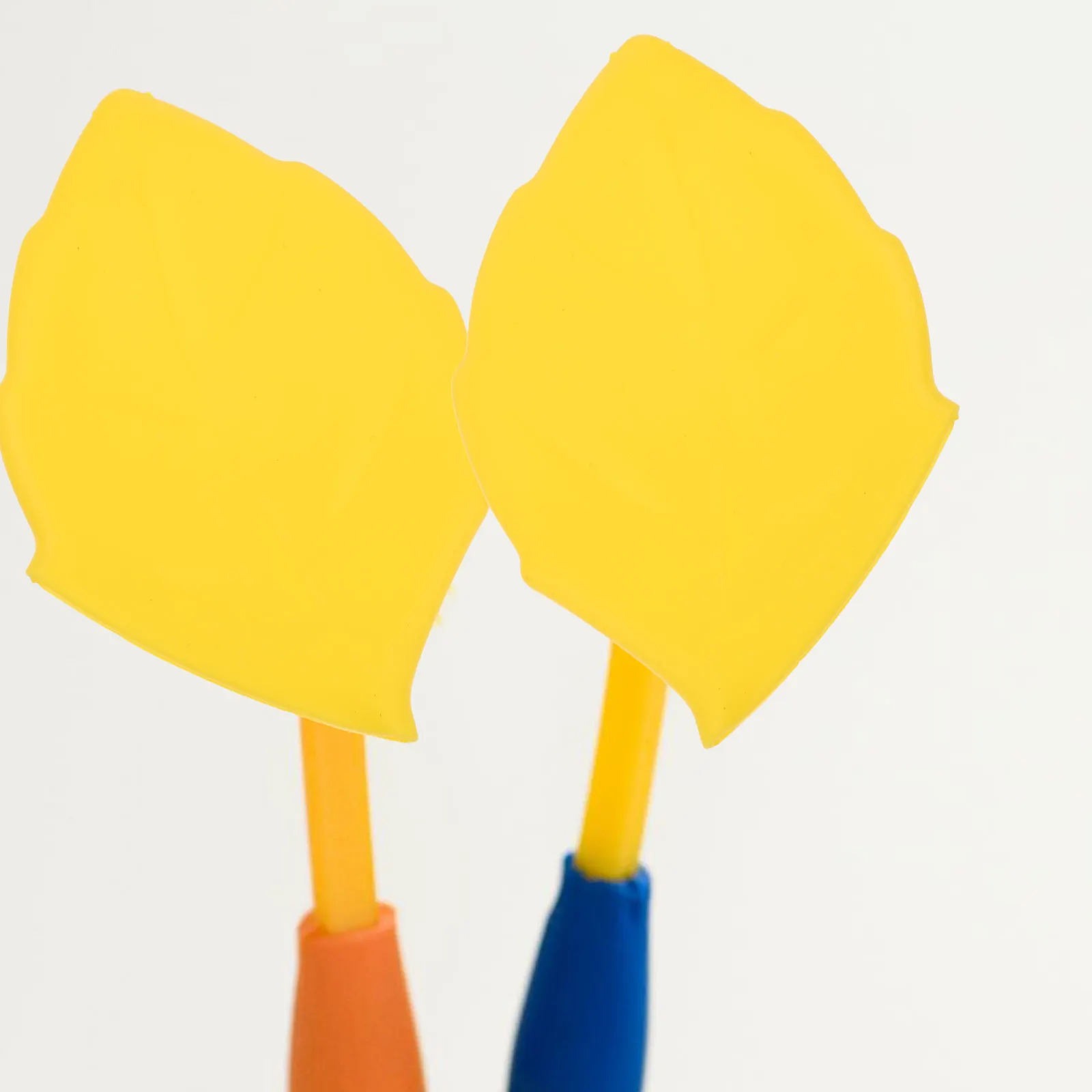 

4Pcs Toothbrushes Pockets Premium Silicone Material Bright Color Lightweight Easy Carry for Travel Or Home Storage Solution