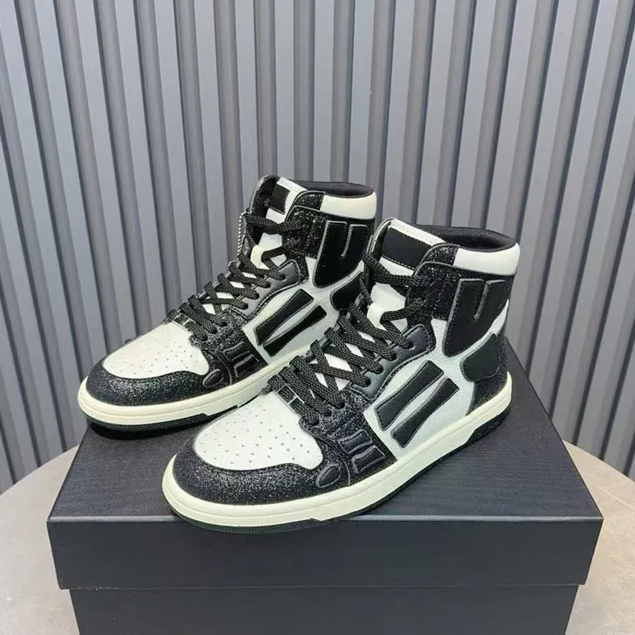 

White high top shoes for men, thick soled trendy Korean version, versatile sports and leisure shoes for women, winter 2025