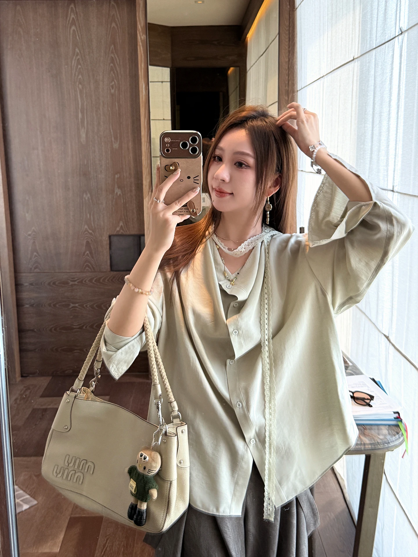 

Женская блузка с воротником-стойкой и кружевной лентой, светло-зеленая, в корейском стиле, повседневная, из полиэстера, с длинным рукавом