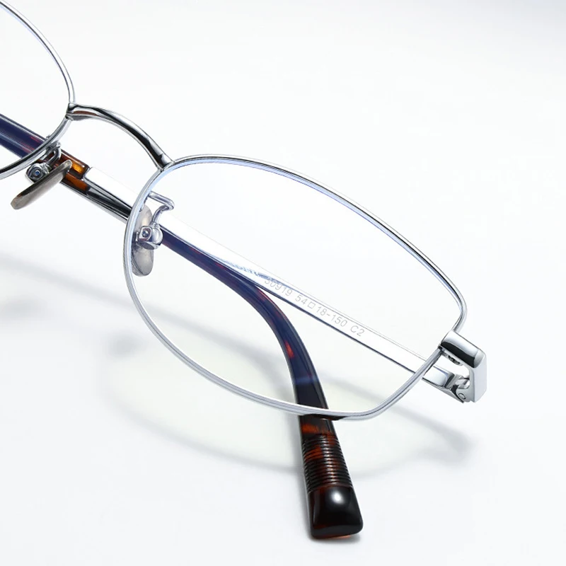 New Ultra-Lightweight Titanium Glasses Frame Women's Retro Fashion Cat-Eye Eyeglasses Luxury Designer Same Style Eyewear