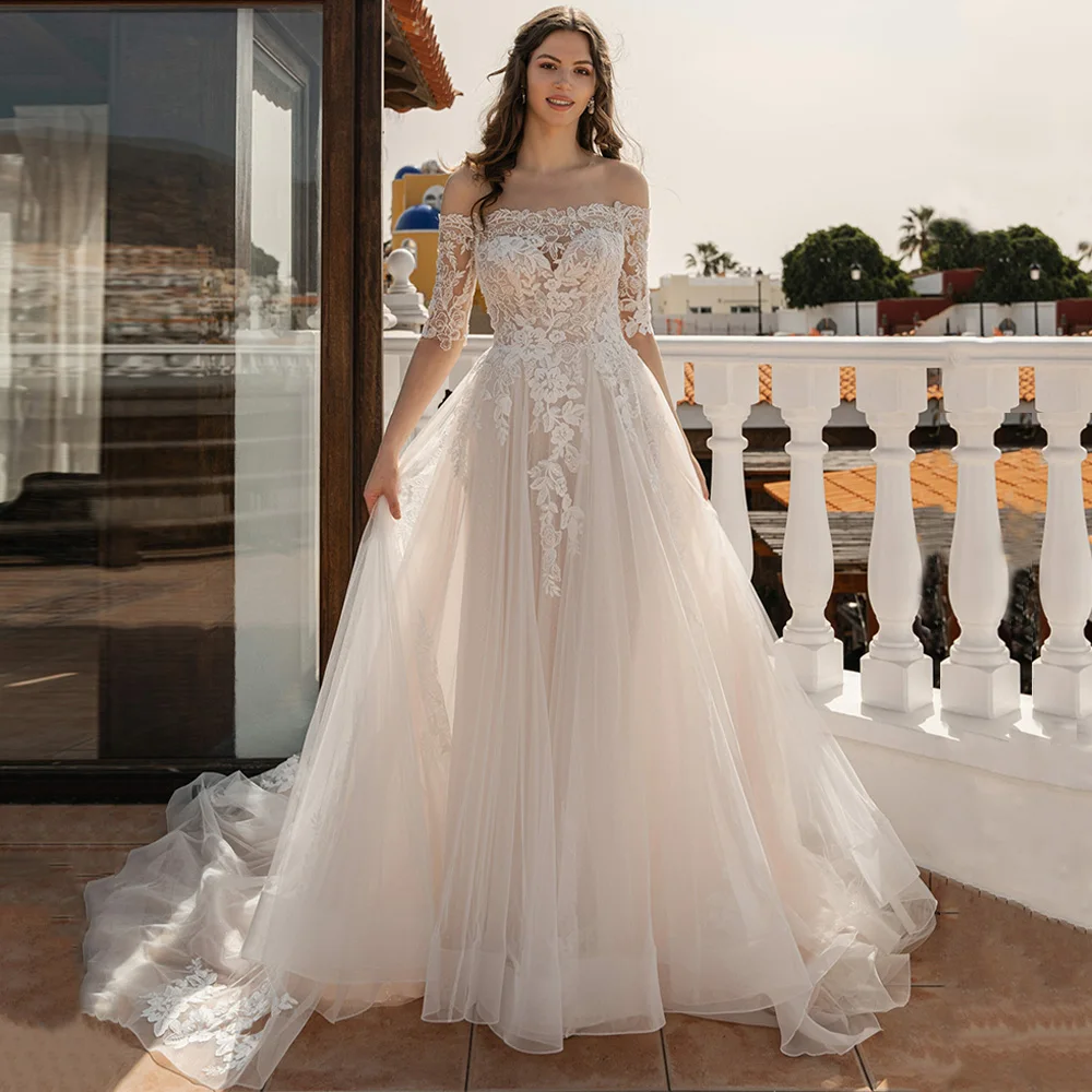 ชุดแต่งงานผู้หญิงแบบคอเรือ แขนสั้น ประดับเลื่อม แต่งแอพพลิเค ทรงเอไลน์ พร้อมชายกระโปรงยาว