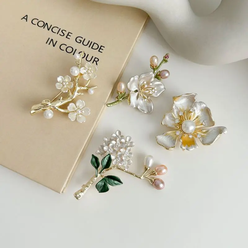 Luxury woman brooches Gardenia Brooch Women brooches for clothing wholesale pins