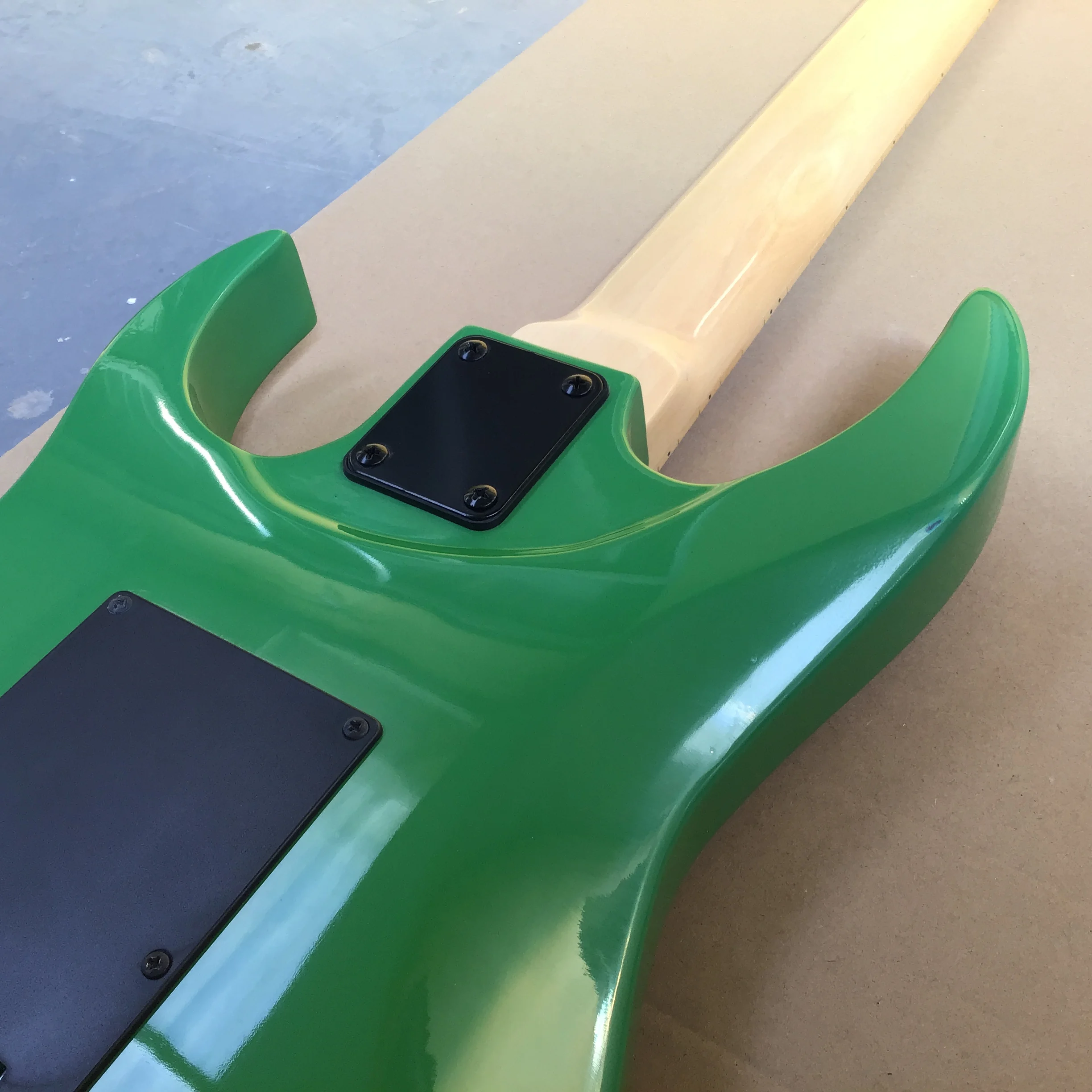 perfect tone hot sales 7-string electric guitar, mahogany body, maple fingerboard, Green paint in stock supply, free shipping