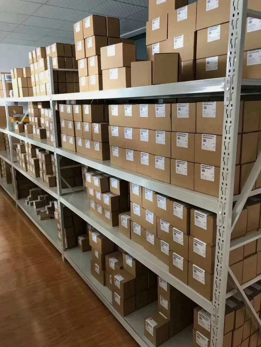 SGMAH-A5AAAYU41 العلامة التجارية الجديدة محرك سيرفو SGMAH A5AAAYU41 ، الشحن السريع