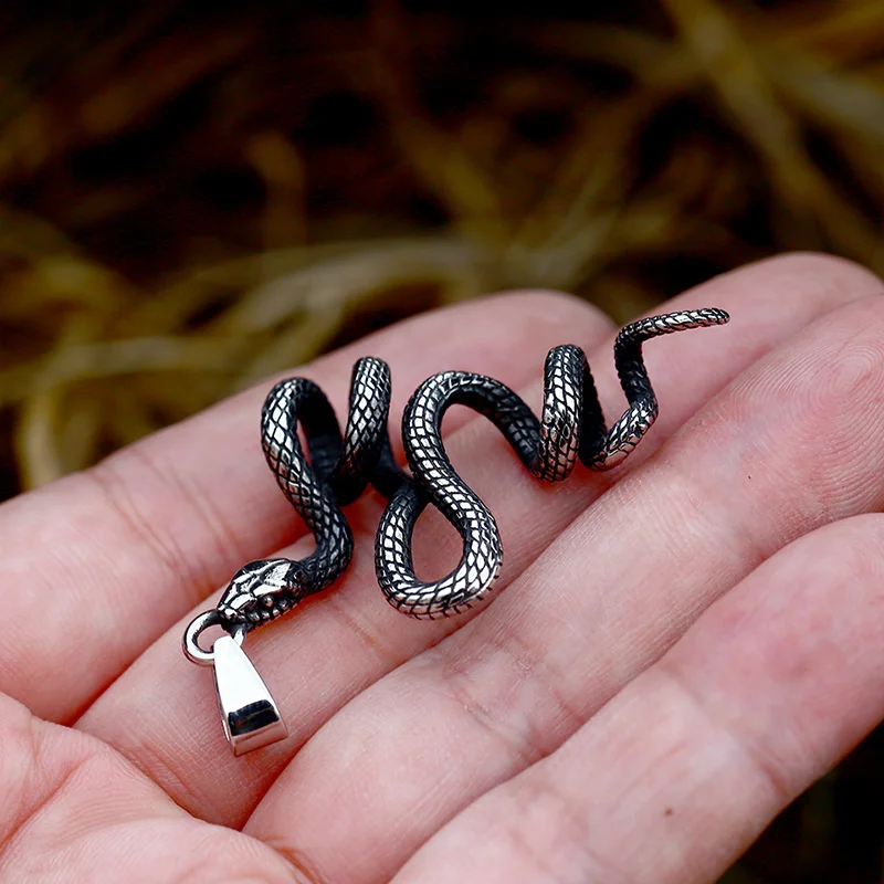 New minimalist and fashionable animal snake shaped pendants European and American personalized retro jewelry wholesale